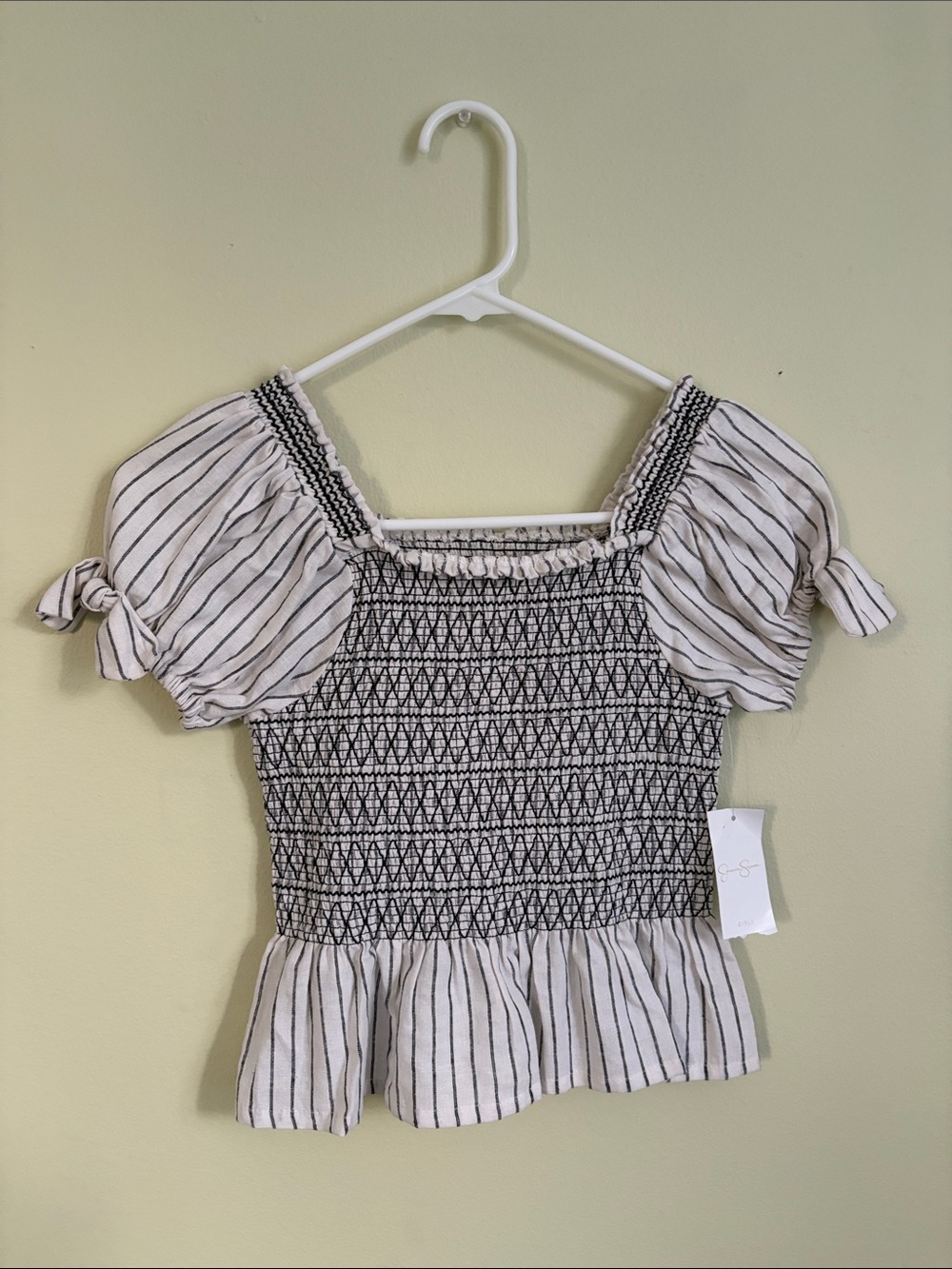 NWT Jessica Simpson girls small smocked puff sleeve top